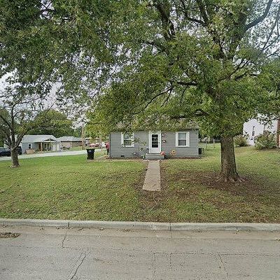 1608 W Sheley Rd, Independence, MO 64052