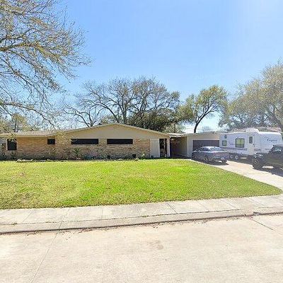 135 Seaside Ln, Texas City, TX 77590