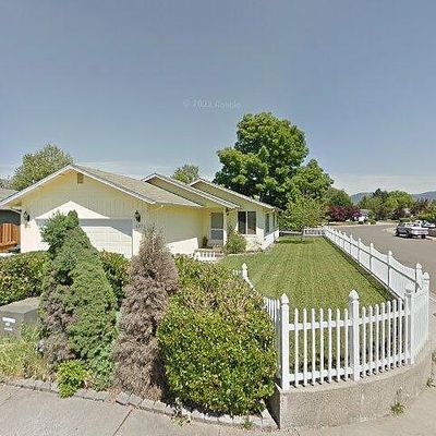 1377 Moon Glo Dr, Grants Pass, OR 97527