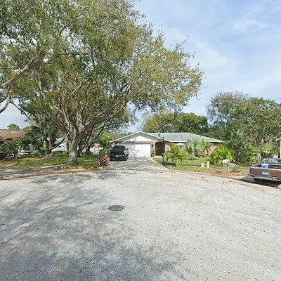 1437 Lawnwood Ct, Tarpon Springs, FL 34689