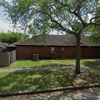 1902 Triple Mast Cir, League City, TX 77573