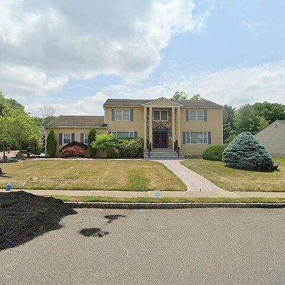 20 Westbrook Dr, Morganville, NJ 07751