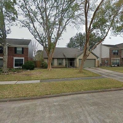 2021 Spinnaker Dr, League City, TX 77573