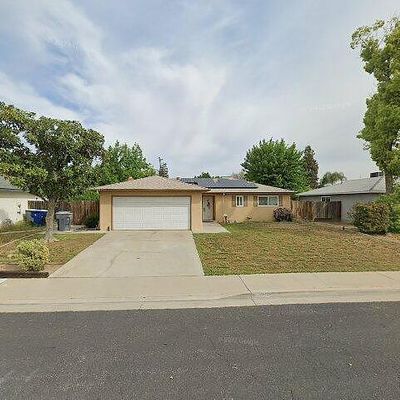 1689 Hampton Ave, Clovis, CA 93611