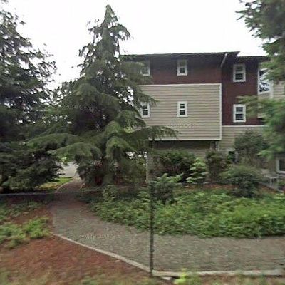 22464 Se 37th Ter, Issaquah, WA 98029