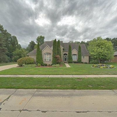 2260 Roseann Dr, Sterling Heights, MI 48314