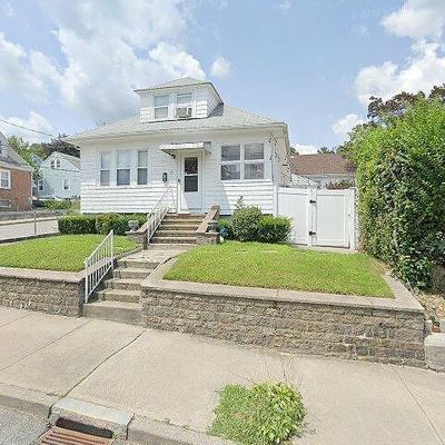 25 June Ave, Cranston, RI 02920