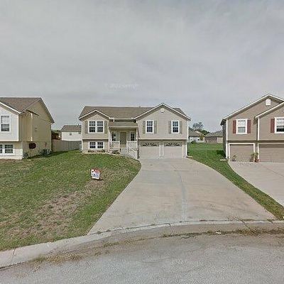 2106 Grant Cir, Greenwood, MO 64034