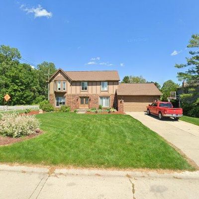 2111 Kolomyia St, West Bloomfield, MI 48324