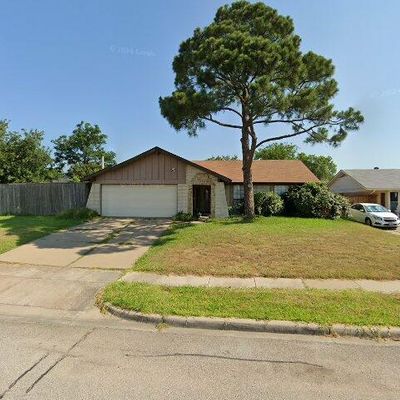 2115 Deerfield Dr, Carrollton, TX 75007