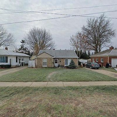 21164 Hillcrest St, Clinton Township, MI 48036