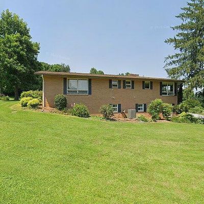 220 Northfield Ct, Hendersonville, NC 28739