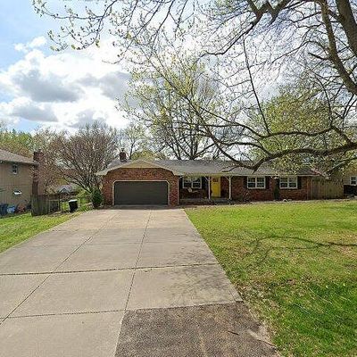 2816 E Imperial Cir, Springfield, MO 65804