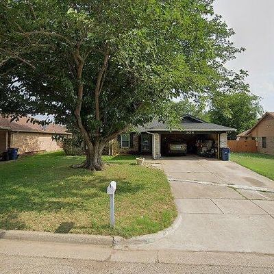 304 Colonial Pl, Fort Worth, TX 76140