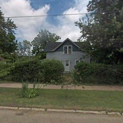 310 Oak St, Waupaca, WI 54981