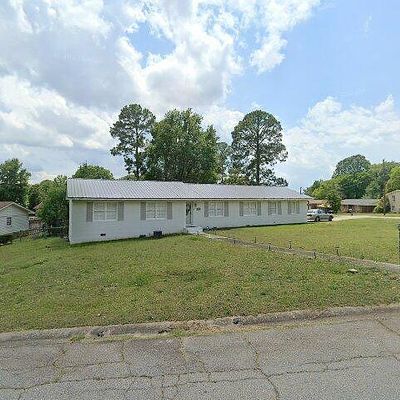 2596 Hyde Park Rd, Macon, GA 31211