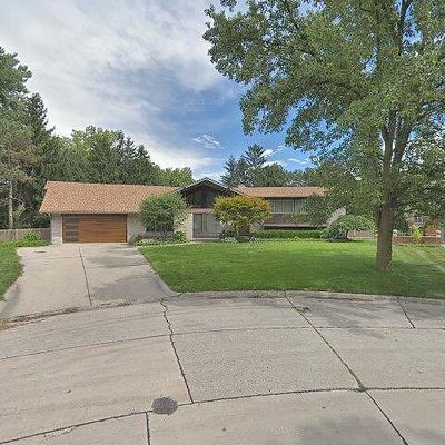 26 Putnam Pl, Grosse Pointe Shores, MI 48236