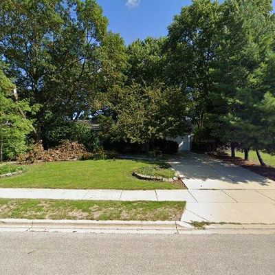 261 Arrowhead Trl, Carol Stream, IL 60188