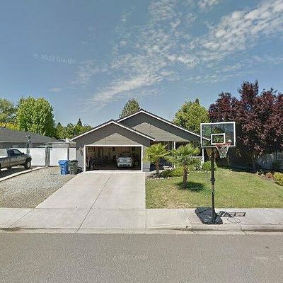 265 Candis Dr, Eagle Point, OR 97524