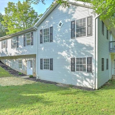 360 Hilltop Rd, Delta, PA 17314