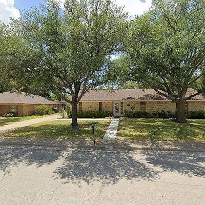 3706 Windridge Dr, Bryan, TX 77802