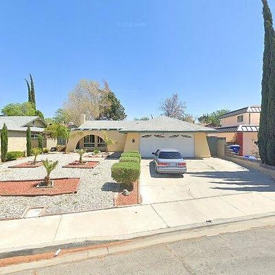 39050 Foxholm Dr, Palmdale, CA 93551