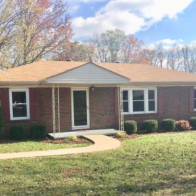 32 W Point Dr, Fayetteville, TN 37334