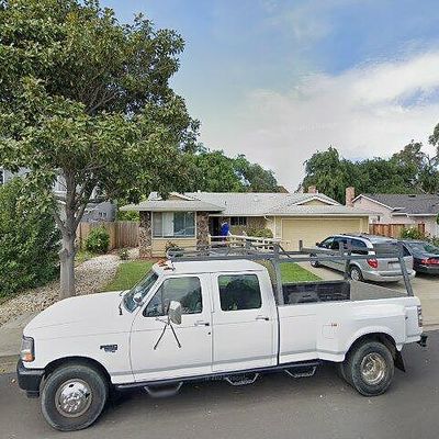 32302 Crest Ln, Union City, CA 94587