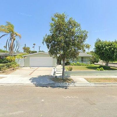 3290 Iowa St, Costa Mesa, CA 92626