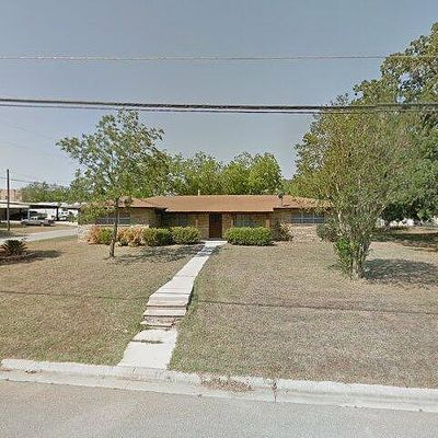 407 S 7 Th St, Stockdale, TX 78160