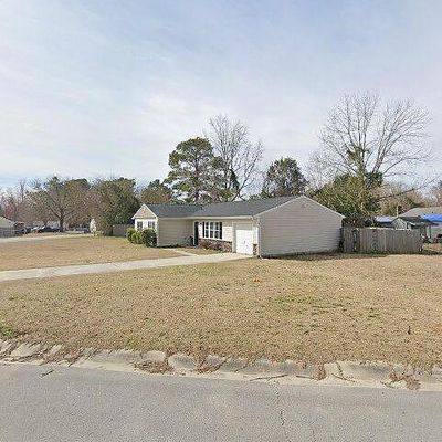 416 Parkway Dr, Jacksonville, NC 28540