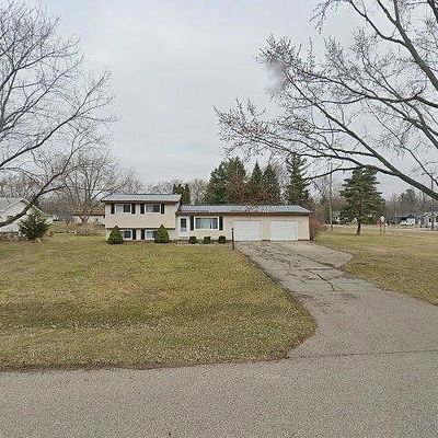 5282 Mapletree Dr, Flint, MI 48532