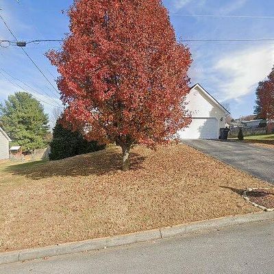 531 Walkers Bend Rd, Johnson City, TN 37615