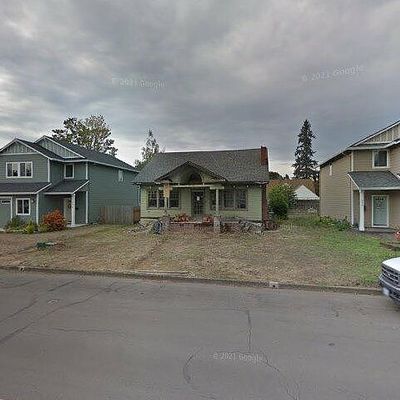 540 1 St St, Gladstone, OR 97027