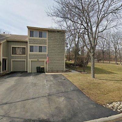 562 N Woodfield Trl, Roselle, IL 60172