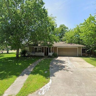 501 Elm St, Lake Jackson, TX 77566