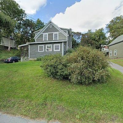 52 Central St, Windsor, VT 05089