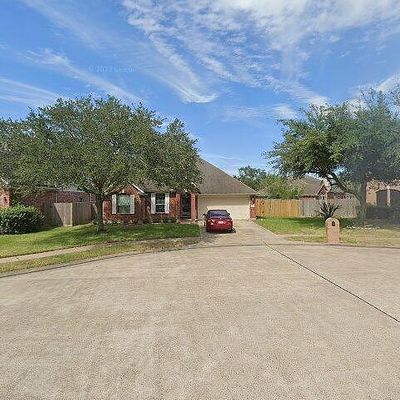 6805 Casey Ct, Pearland, TX 77584