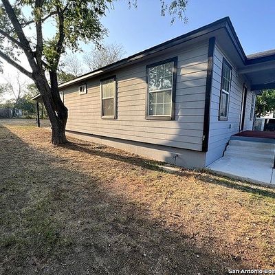 727 Hough, Adkins, TX 78101