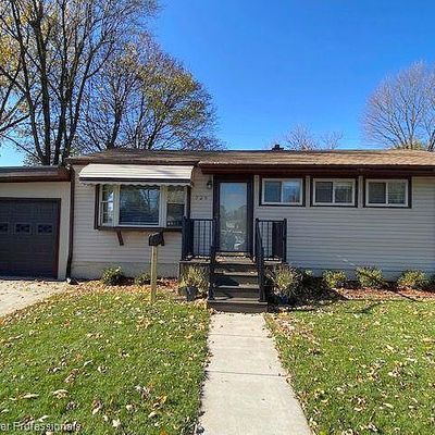 729 Woodbine Dr, Fenton, MI 48430