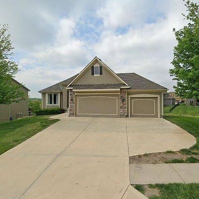 812 Creekmoor Pond Ln, Raymore, MO 64083