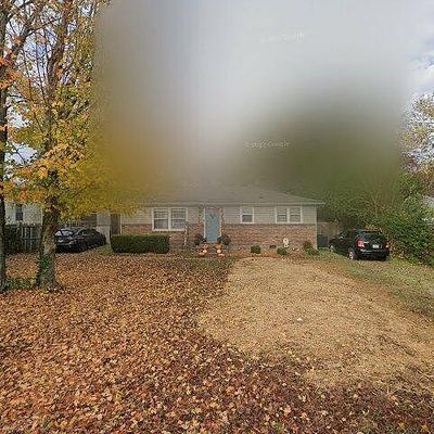 818 Country Club Dr, Clarksville, TN 37043