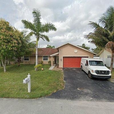 8321 Nw 80 Th Pl, Tamarac, FL 33321