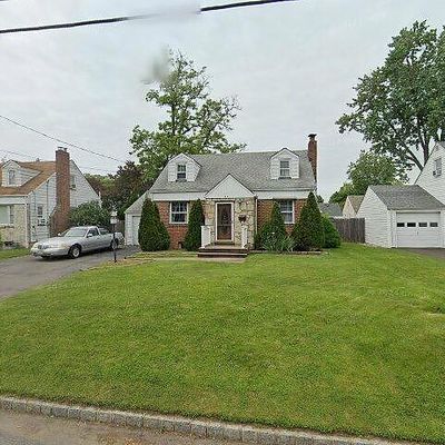 84 Saint Laurent Dr, Clark, NJ 07066