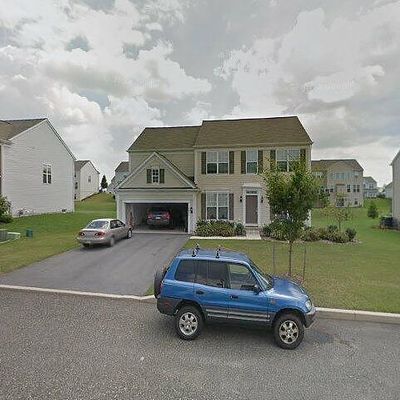 8894 Pathfinder Rd, Breinigsville, PA 18031