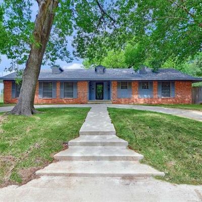 800 Western Hills Dr, Sherman, TX 75092