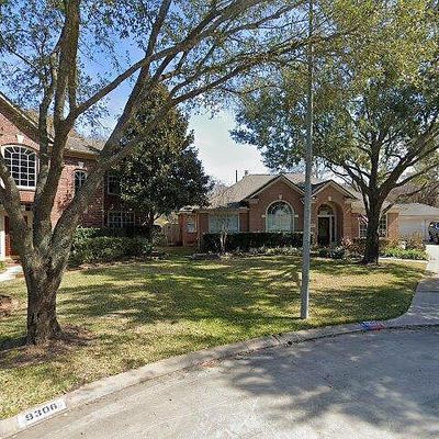 9302 Walnut Brook Ct, Houston, TX 77040