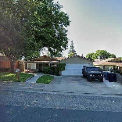 953 Maria Dr, Oakdale, CA 95361