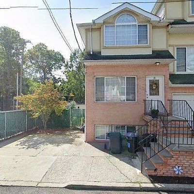 16 Cranberry Ct, Staten Island, NY 10309