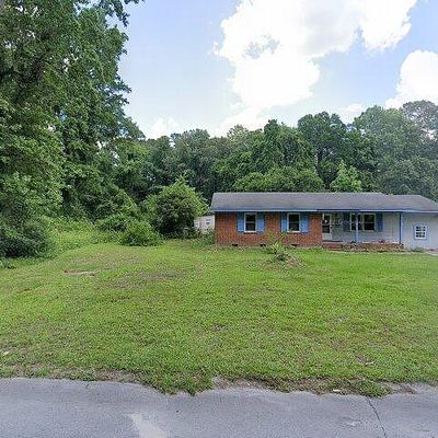 1616 Dolphin St, Spring Lake, NC 28390